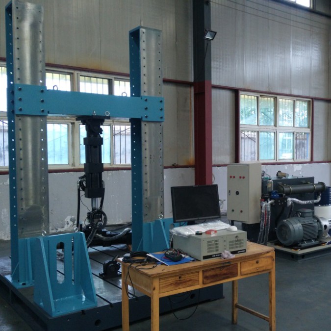 汽車(chē)配件三角臂反復(fù)加載疲勞試驗(yàn)機(jī).JPG